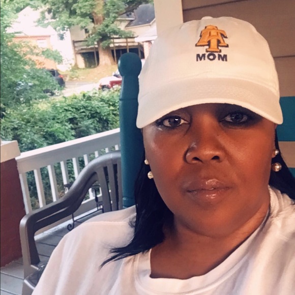 Meet your Posher, Renae - Picture 1 of 1